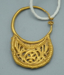Earring with Two Peacocks Flanking a Cross