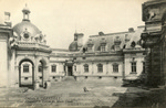Château de Chantilly - Cour d'honneur et Entree du Musee Conde