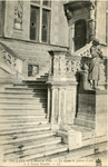 L'Hotel de Ville - La Statue de Jeanne d'Arc et le Grand Escalier